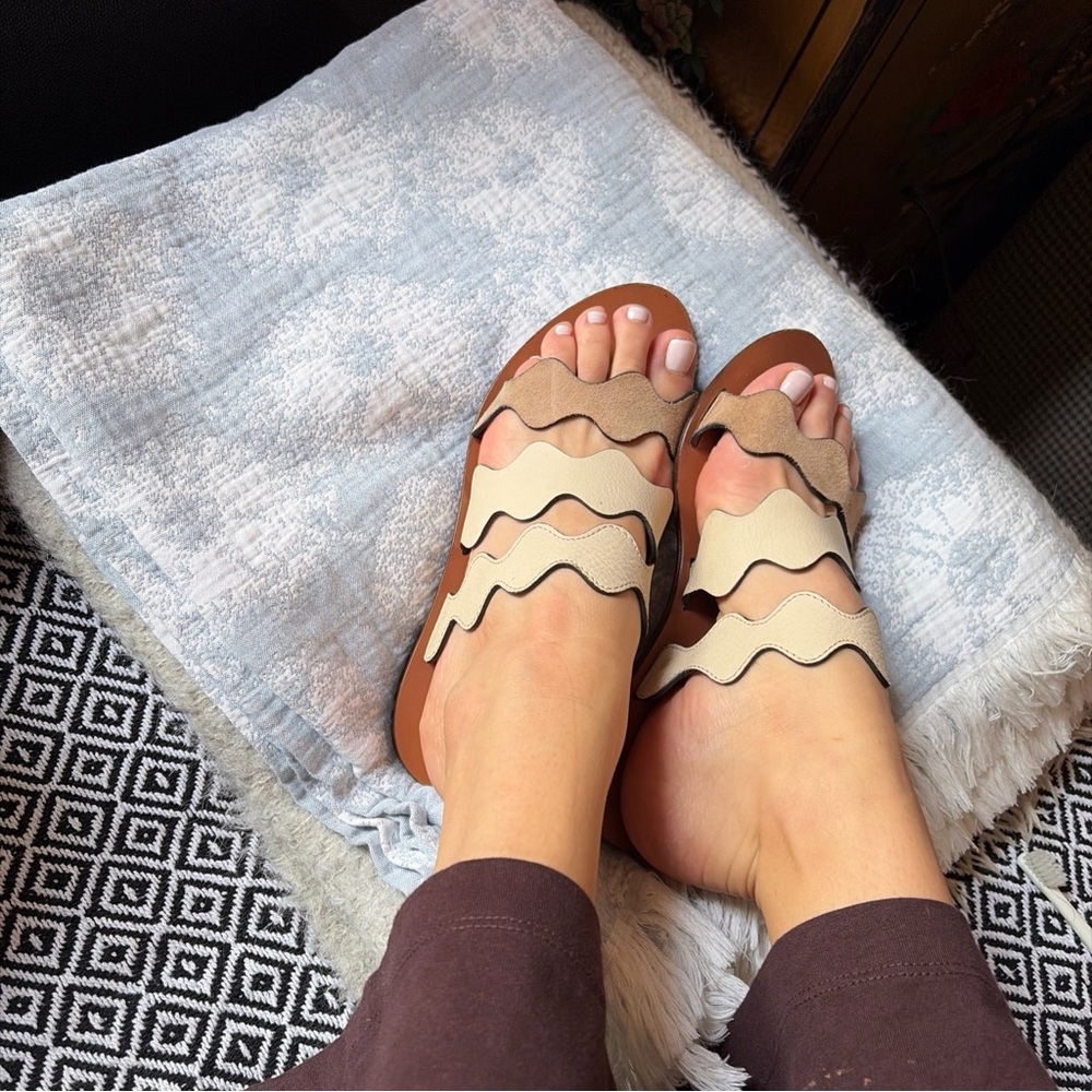 Chloe Lauren Sandals Slide Flats with Scalloped Straps Size 37 US 7 - Picture 6 of 6